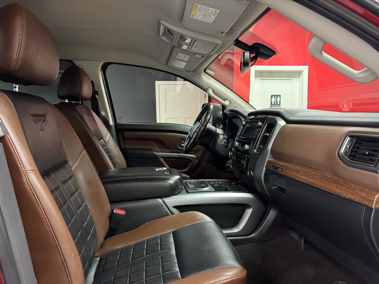 Used 2019 Nissan Titan Platinum Reserve AWD/4WD image 29
