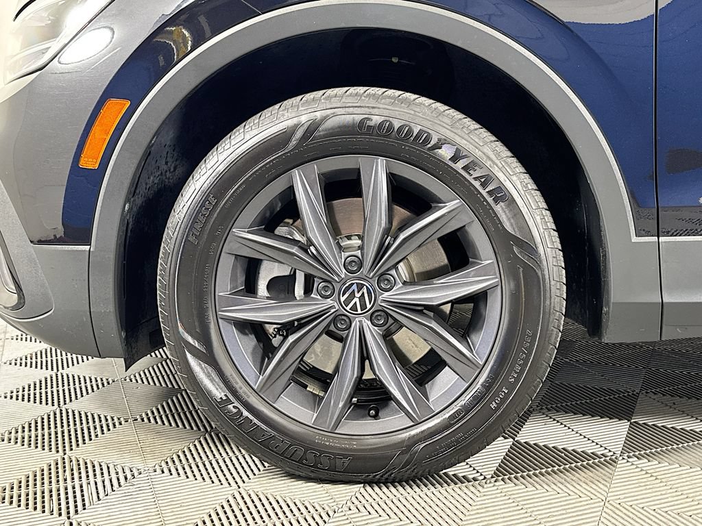 Used 2022 Volkswagen Tiguan SE AWD/4WD image 29