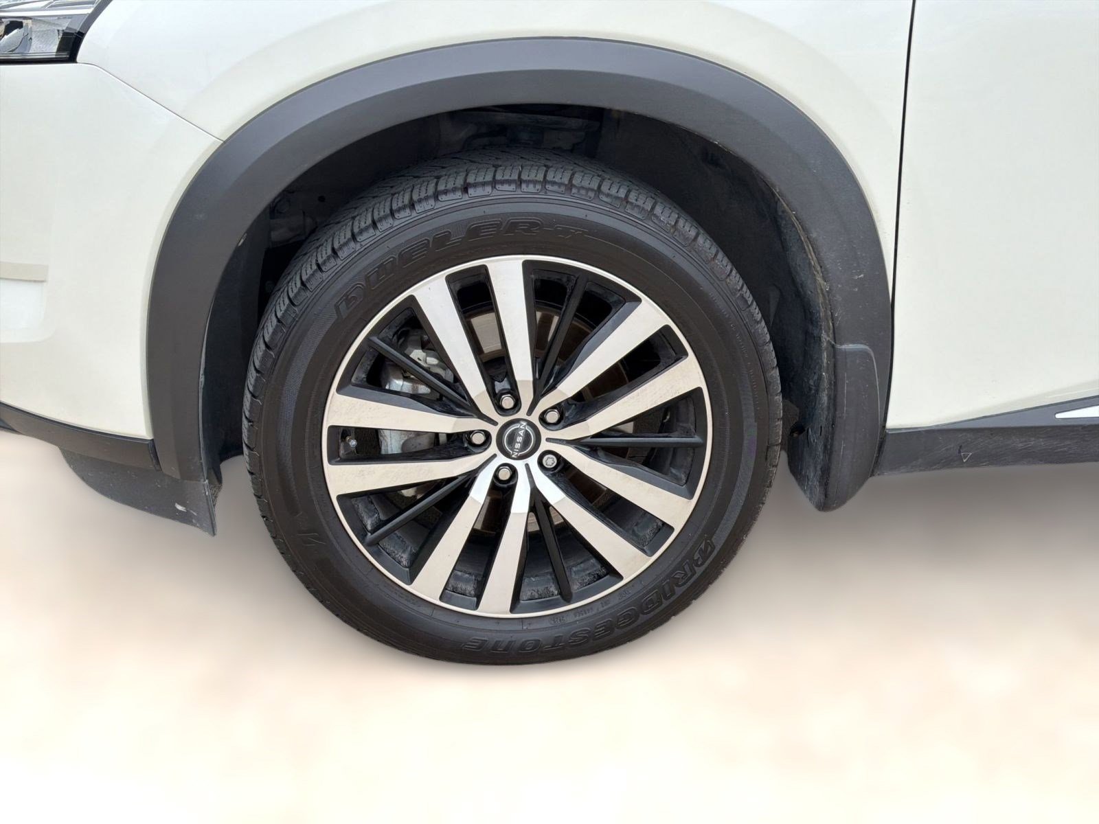 Used 2023 Nissan Pathfinder Platinum image 12