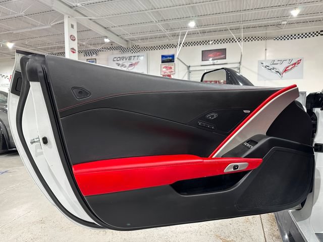 Used 2015 Chevrolet Corvette Z06 w/ 3LZ Preferred Equipment Group RWD image 13