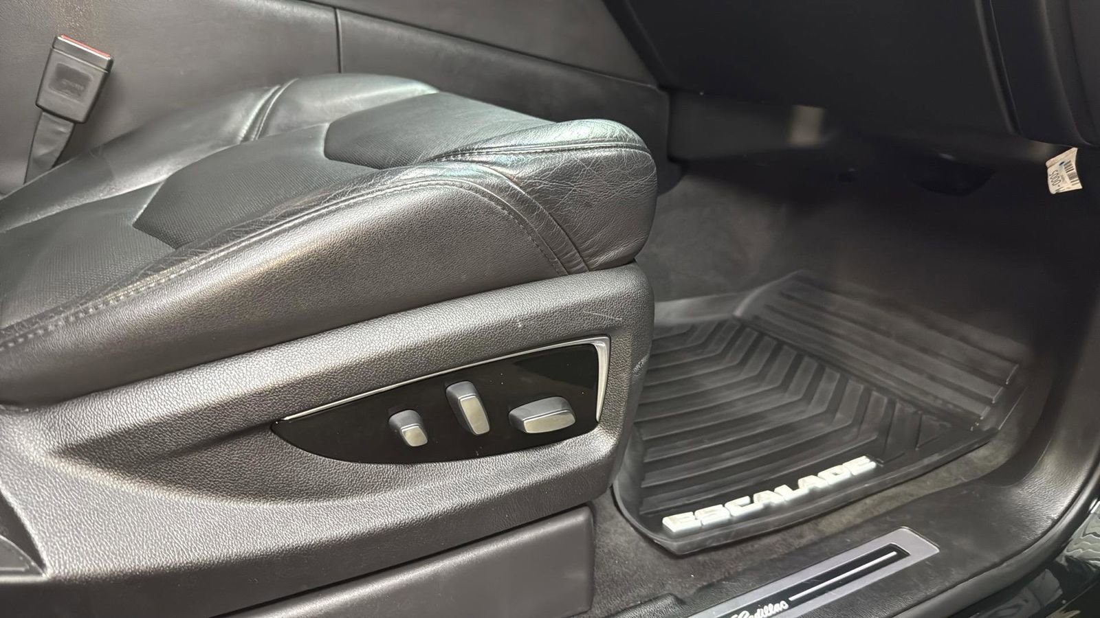 Used 2018 Cadillac Escalade Luxury image 25