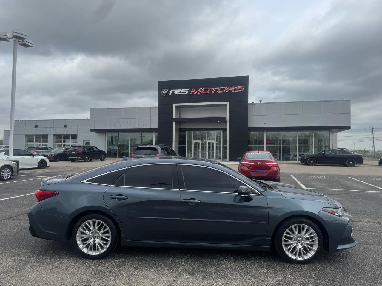 Used 2019 Toyota Avalon Touring w/ Advanced Safety Package image 4