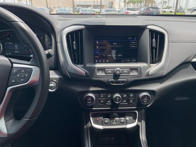 Used 2024 GMC Terrain SLE w/ Driver Convenience Package FWD image 17
