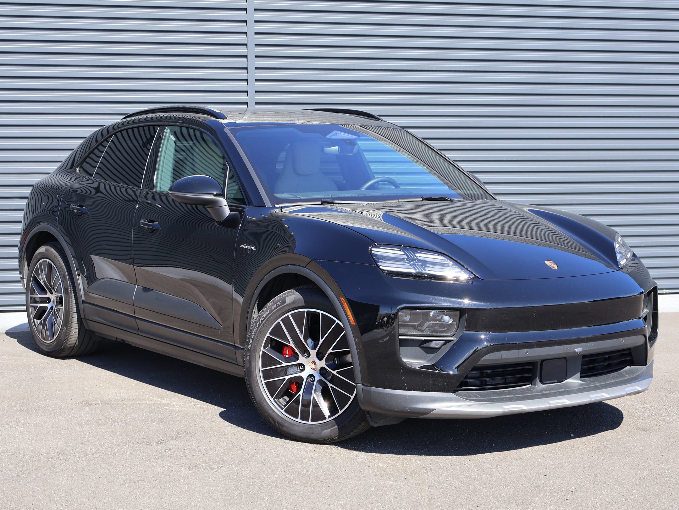 Certified 2025 Porsche Macan 4S Electric AWD/4WD image 8