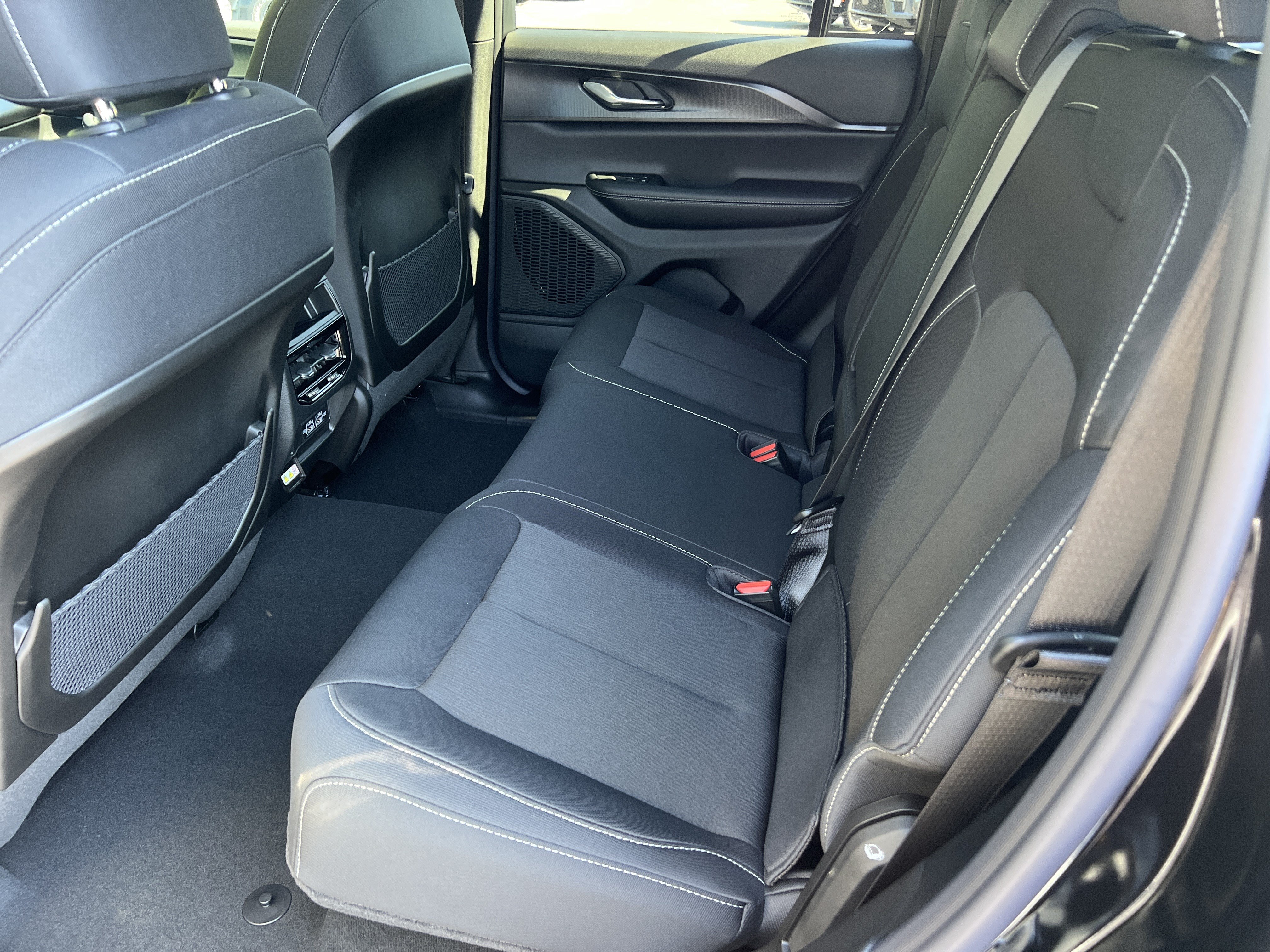 New 2026 Jeep Grand Cherokee Laredo X RWD image 18
