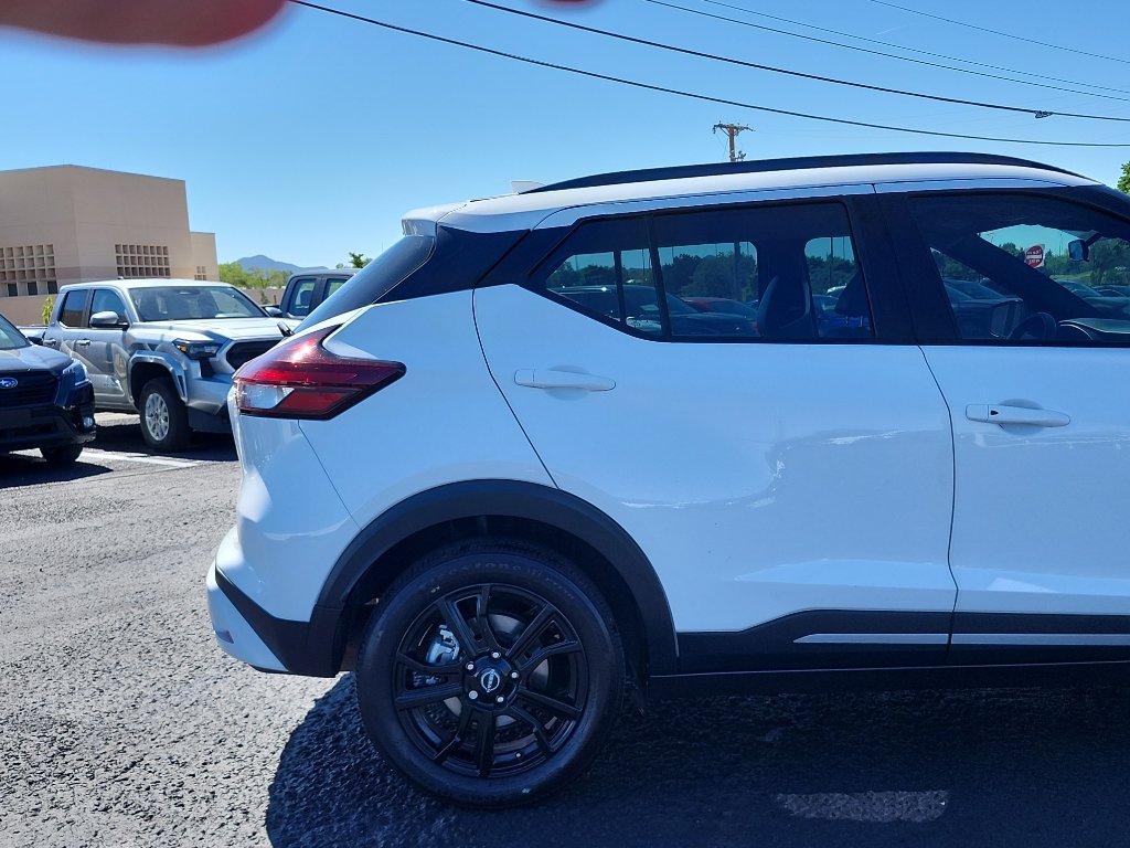 Used 2024 Nissan Kicks SR w/ SR Premium Package FWD image 5