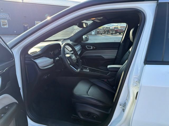 Used 2025 Jeep Compass Limited AWD/4WD image 13