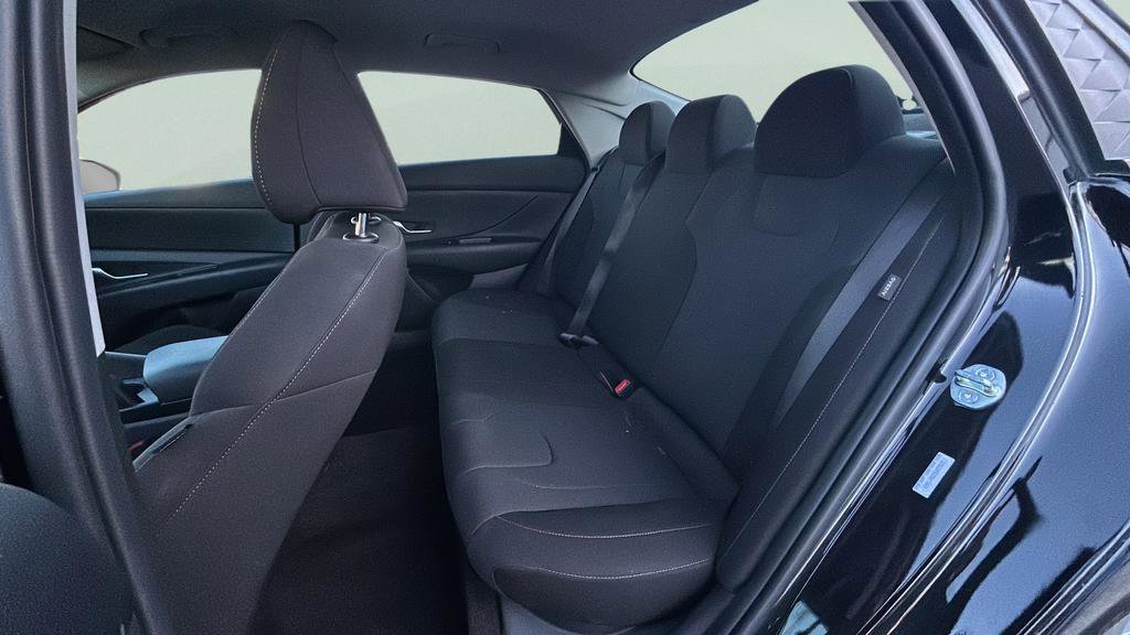 Certified 2025 Hyundai Elantra SE image 14