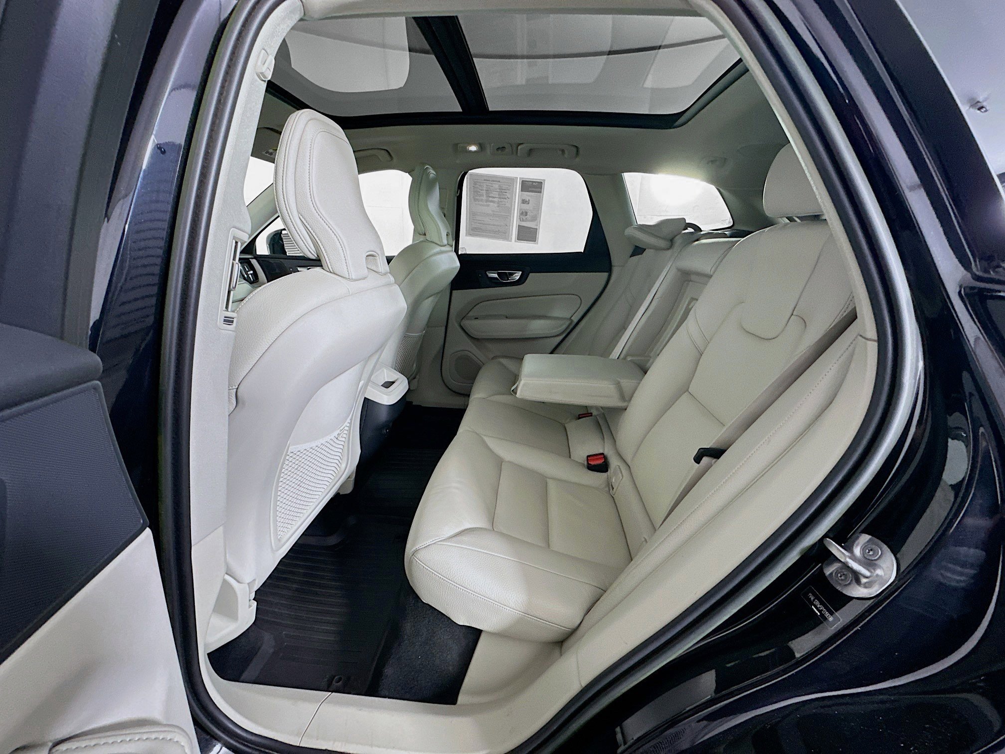 Used 2023 Volvo XC60 B5 Plus w/ Climate Package image 28