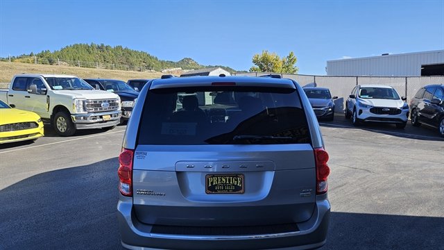 Used 2016 Dodge Grand Caravan SXT FWD image 6