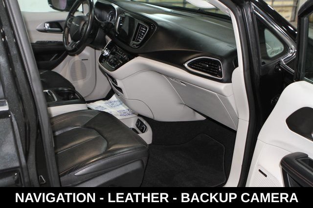 Used 2020 Chrysler Pacifica Touring-L Plus w/ Tire & Wheel Group FWD image 22