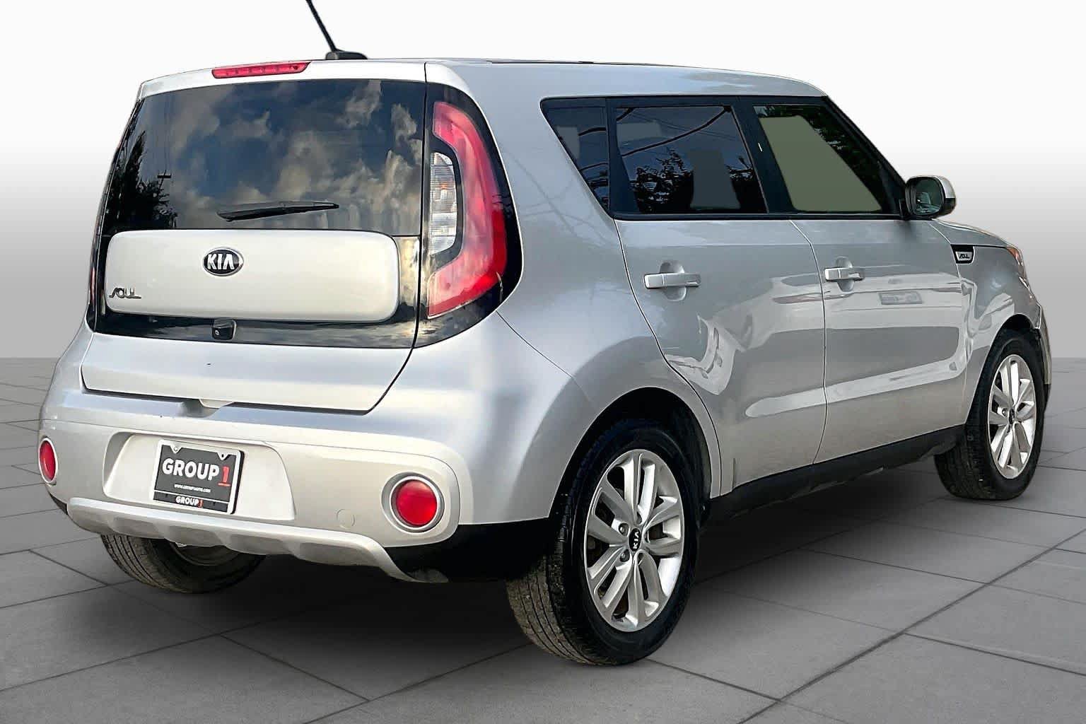 Used 2017 Kia Soul + FWD image 13