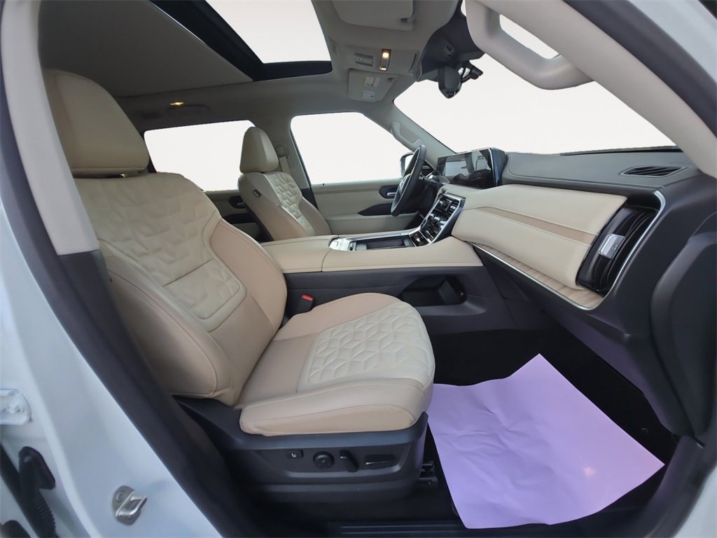 Used 2025 Nissan Armada Platinum Reserve image 15