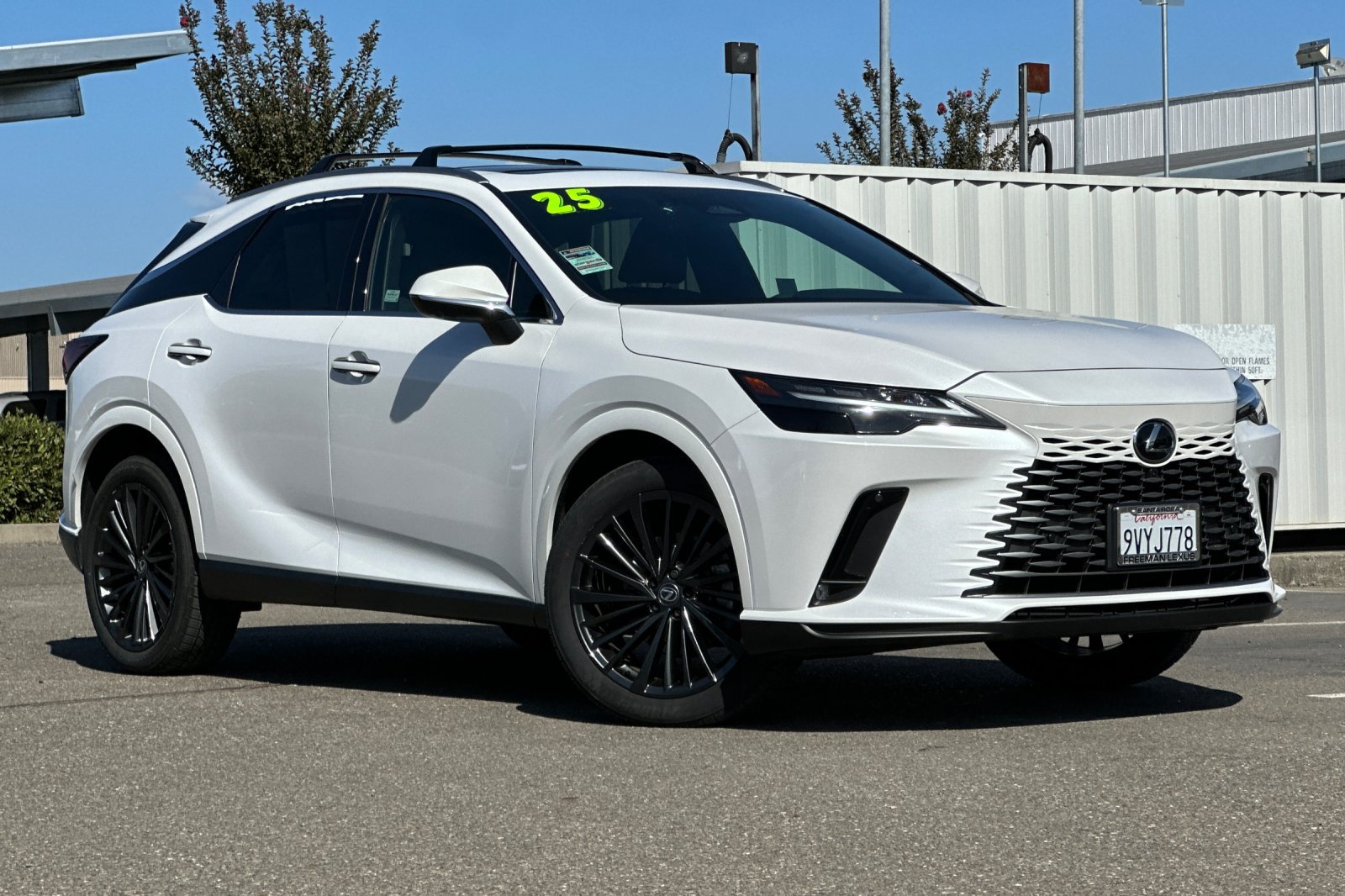 Used 2025 Lexus RX 350h w/ Convenience Package AWD/4WD image 2