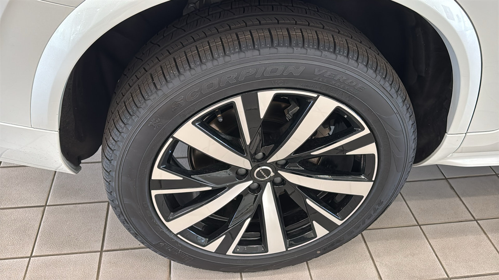 New 2026 Volvo XC90 B5 Core w/ Protection Package AWD/4WD image 32