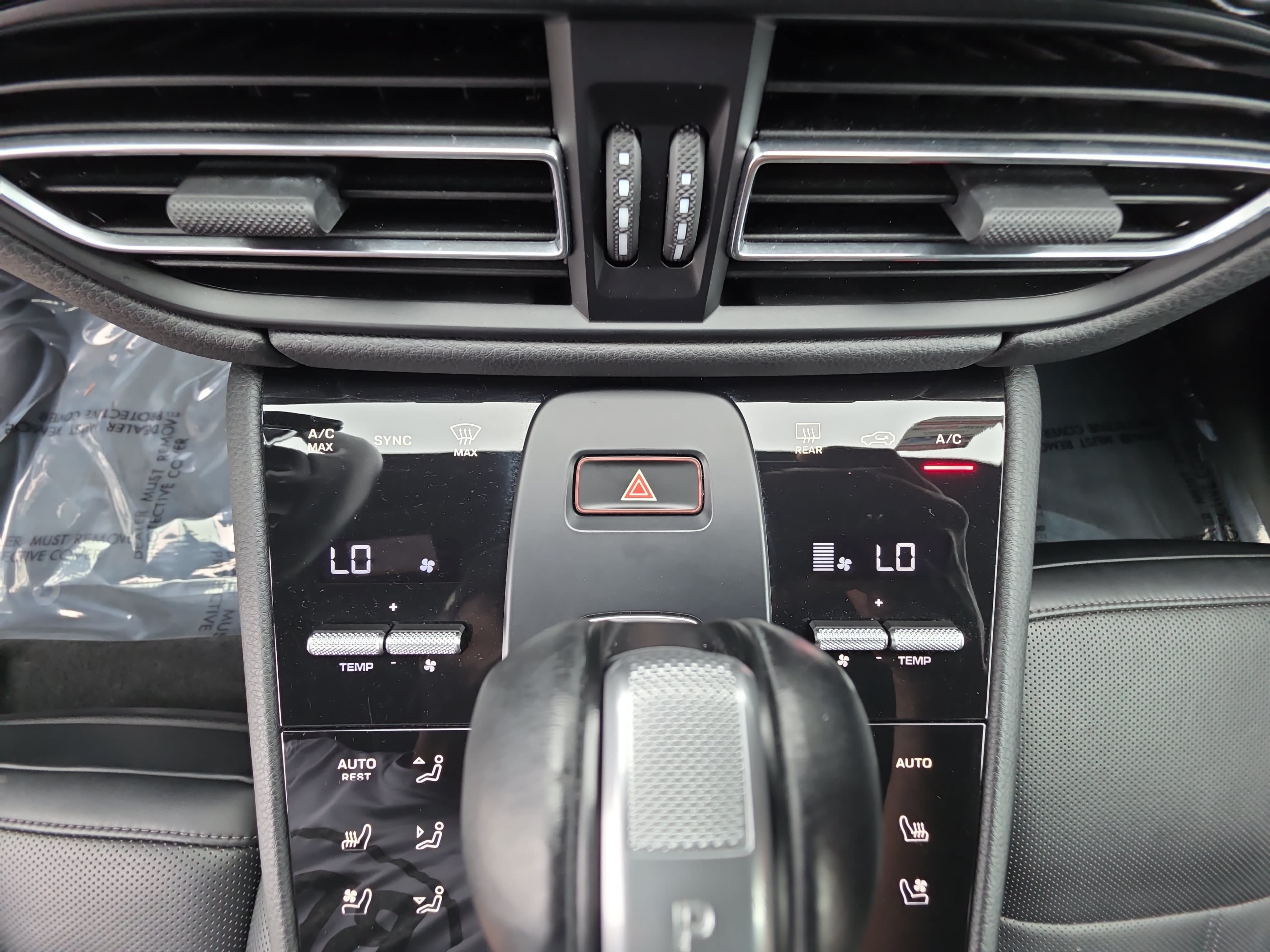 Used 2023 Porsche Macan Turbo AWD/4WD image 21