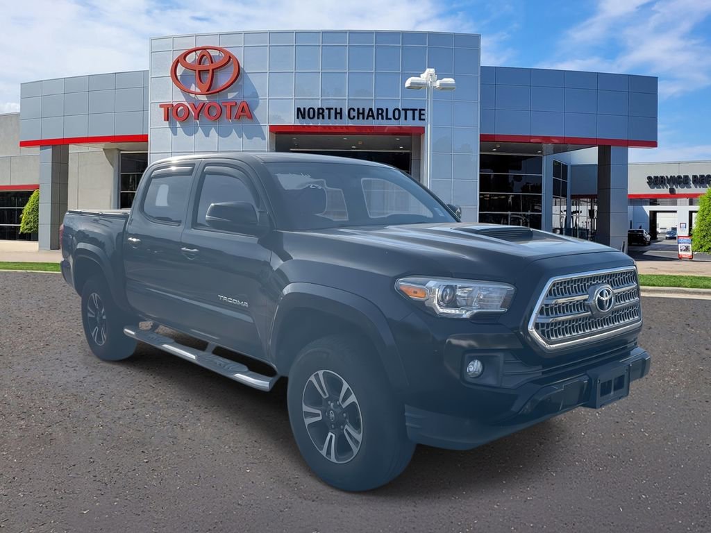 Used 2017 Toyota Tacoma TRD Sport image 3