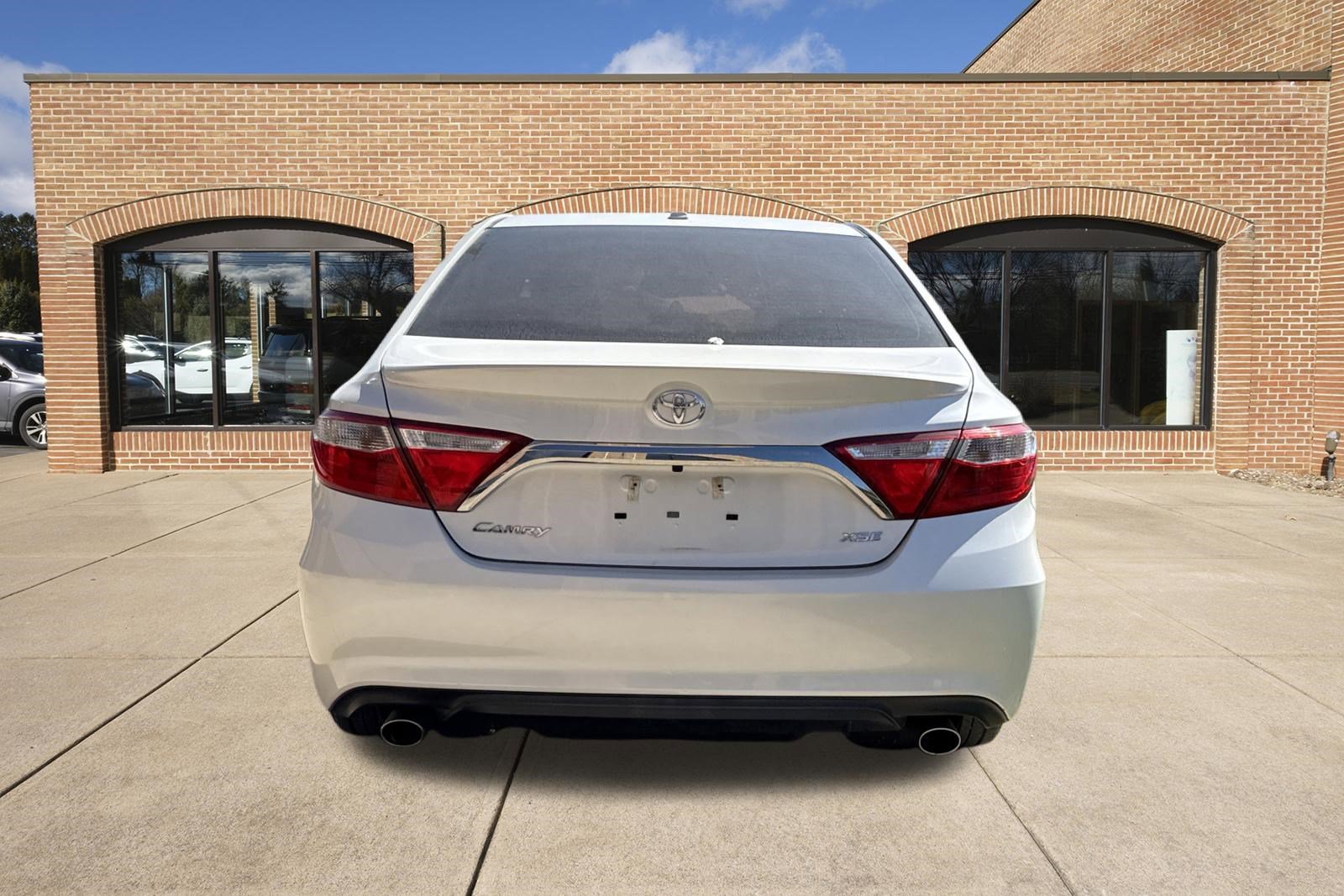 Used 2016 Toyota Camry XSE FWD image 4