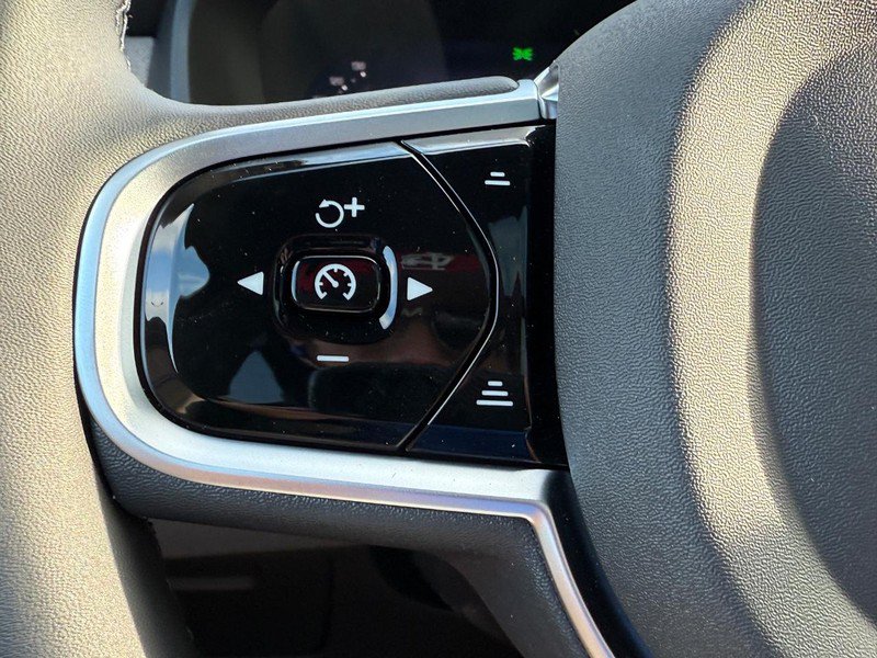 New 2026 Volvo XC90 B6 Plus w/ Protection Package Premier AWD/4WD image 13