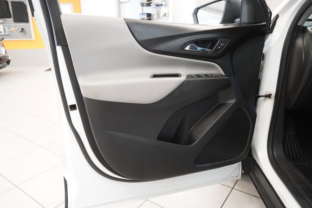 Used 2021 Chevrolet Equinox LS image 6