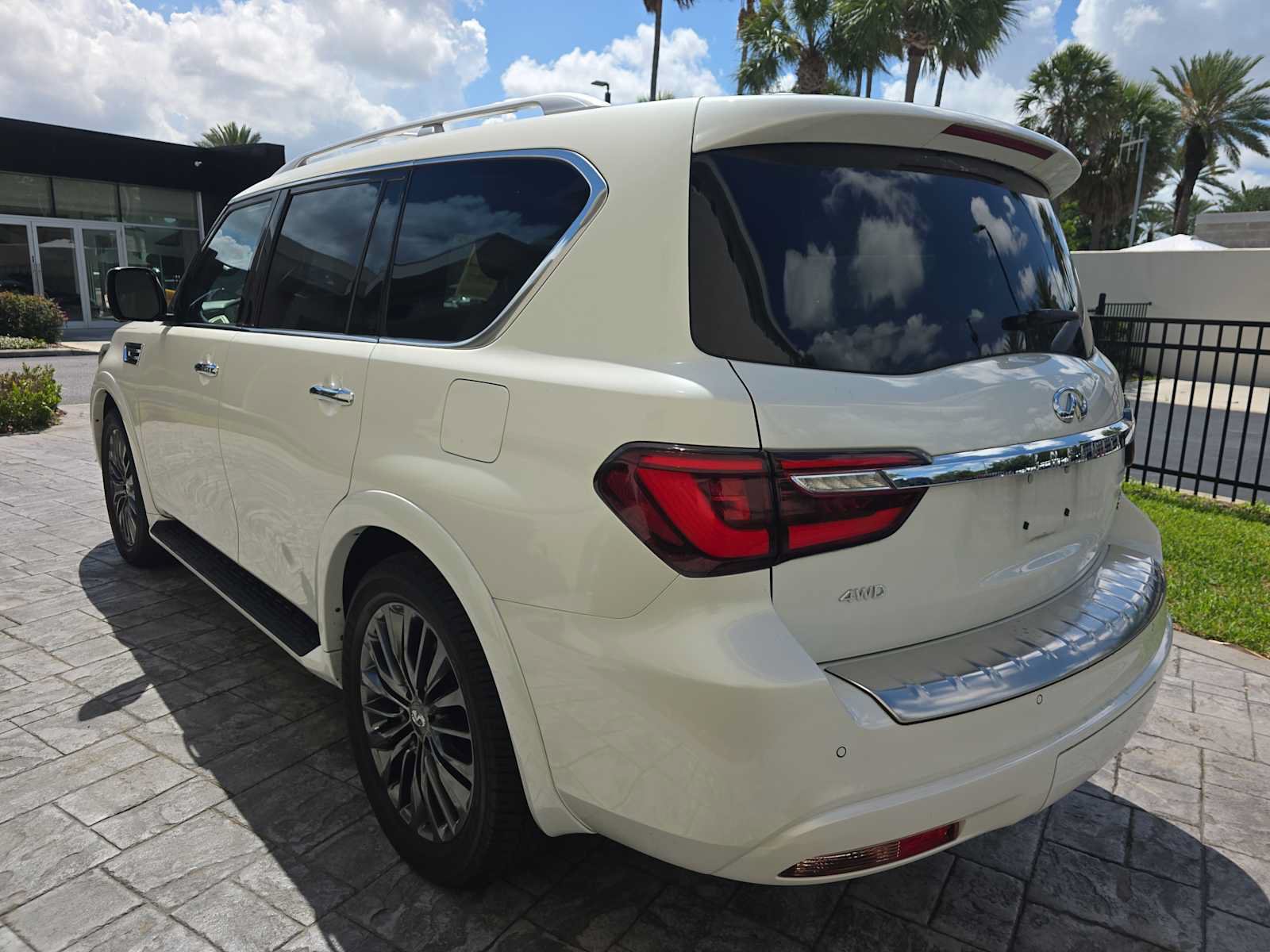 Certified 2024 INFINITI QX80 Sensory w/ All-Season Package AWD/4WD image 7