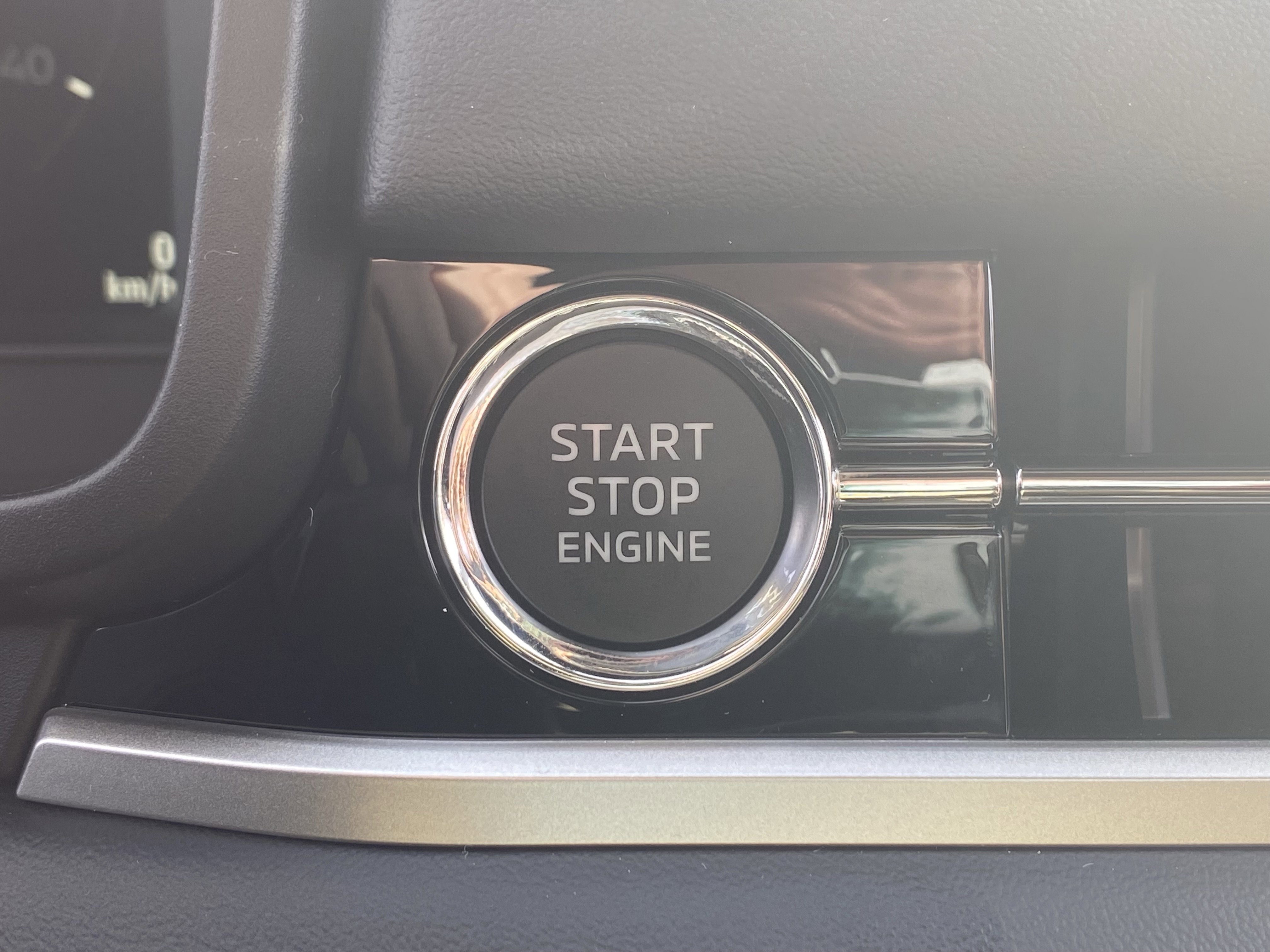 New 2026 Mitsubishi Outlander SE image 9