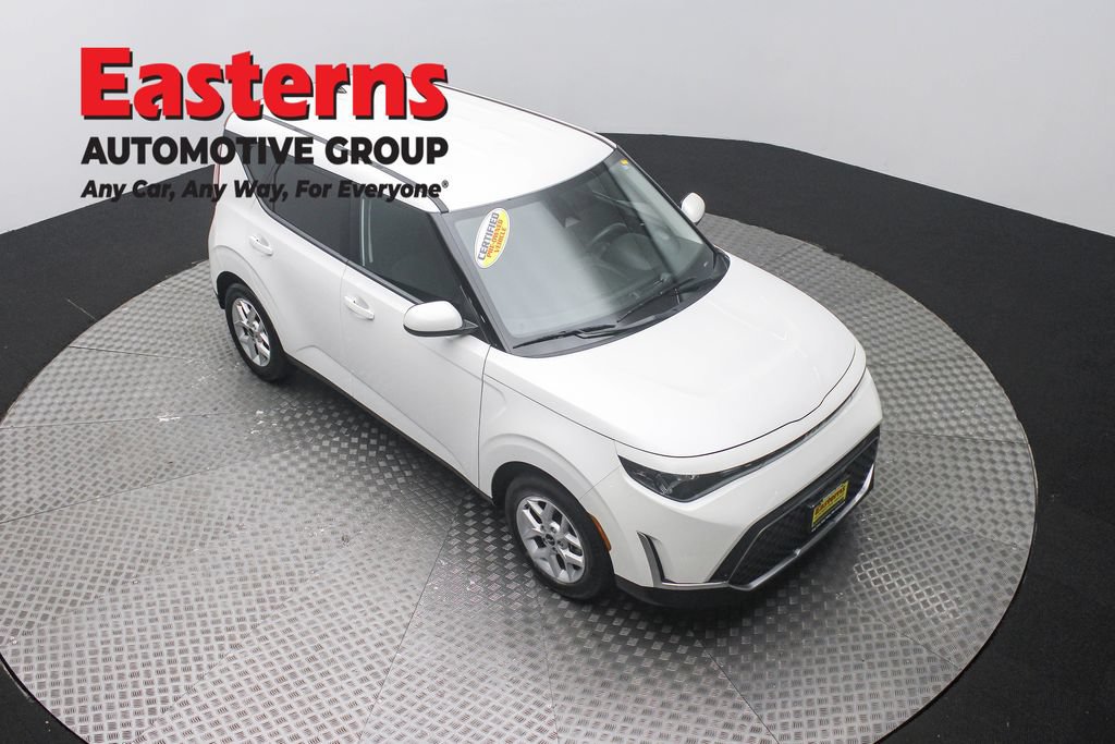 Used 2024 Kia Soul LX w/ Option Group 015 FWD image 3