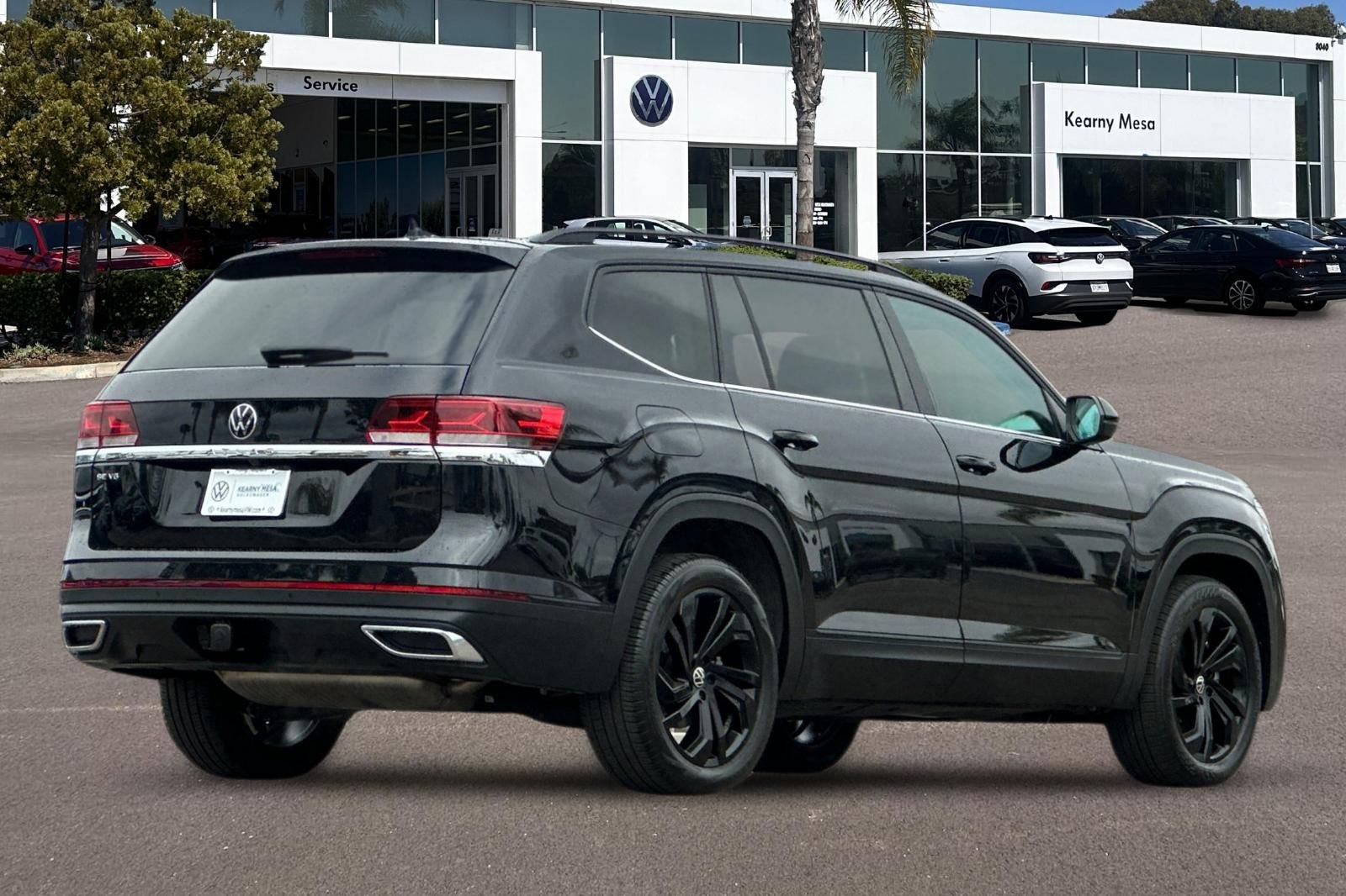Used 2023 Volkswagen Atlas SE w/ Black Wheel Package FWD image 4