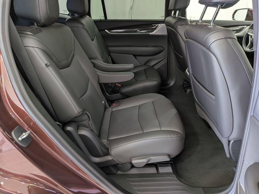 Used 2023 Cadillac XT6 Sport w/ Technology Package image 36