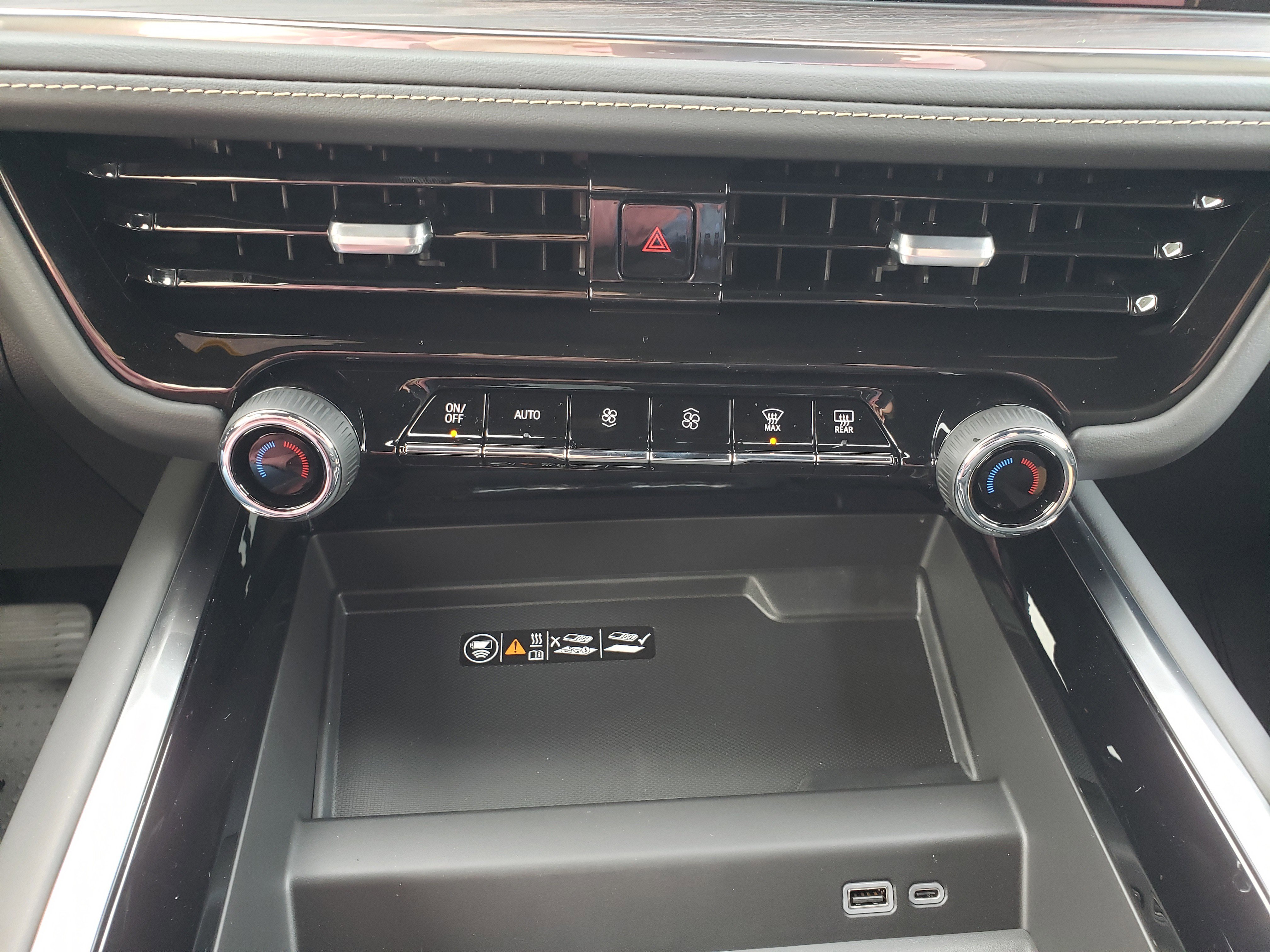 New 2026 Chevrolet Suburban Premier image 25