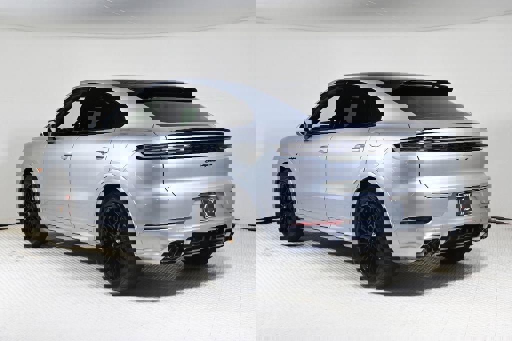 Certified 2025 Porsche Cayenne S image 3