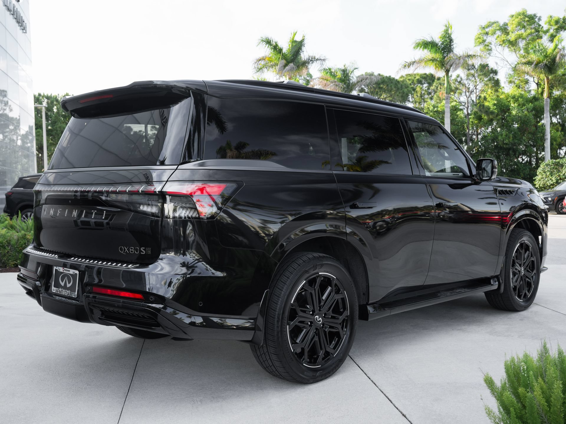 Certified 2026 INFINITI QX80 4WD w/ Sport Exterior Package image 24
