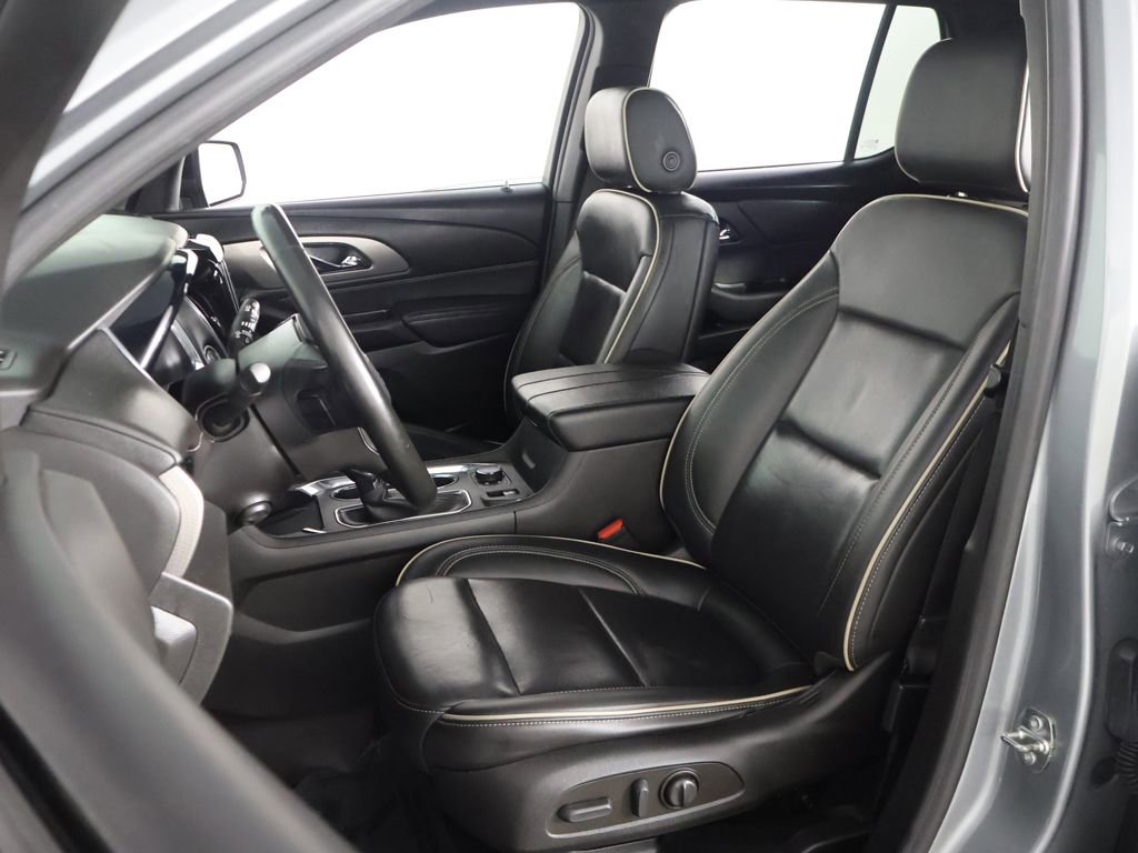 Used 2023 Chevrolet Traverse Premier w/ Redline Edition AWD/4WD image 32