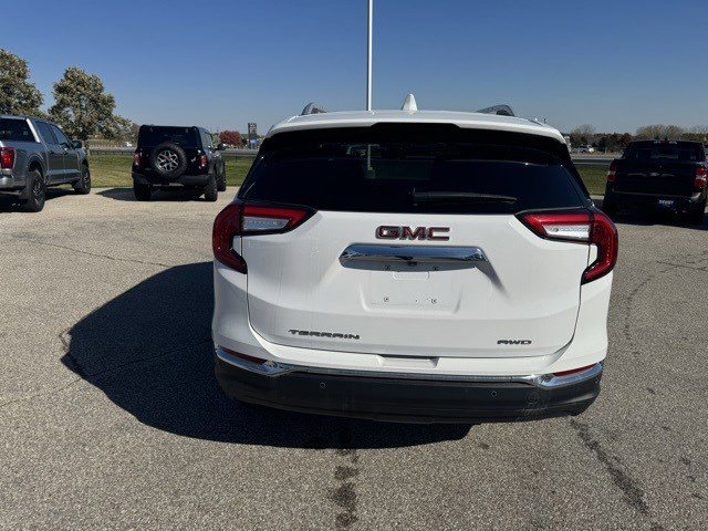 Used 2023 GMC Terrain SLT w/ Tech Package image 7