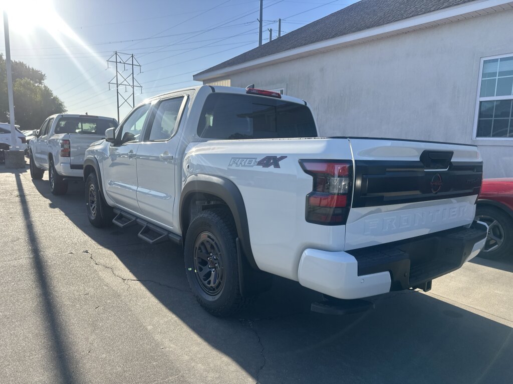 Used 2026 Nissan Frontier PRO-4X w/ Tow Package AWD/4WD image 2