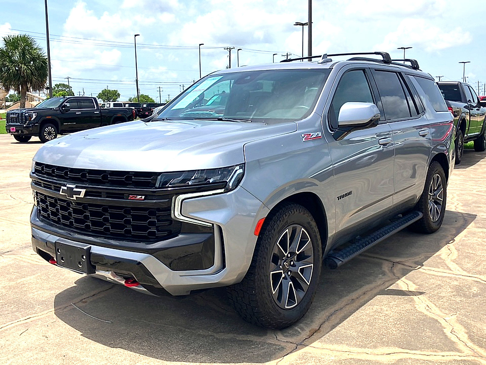 Used 2023 Chevrolet Tahoe Z71 w/ Z71 Off-Road Package AWD/4WD image 3
