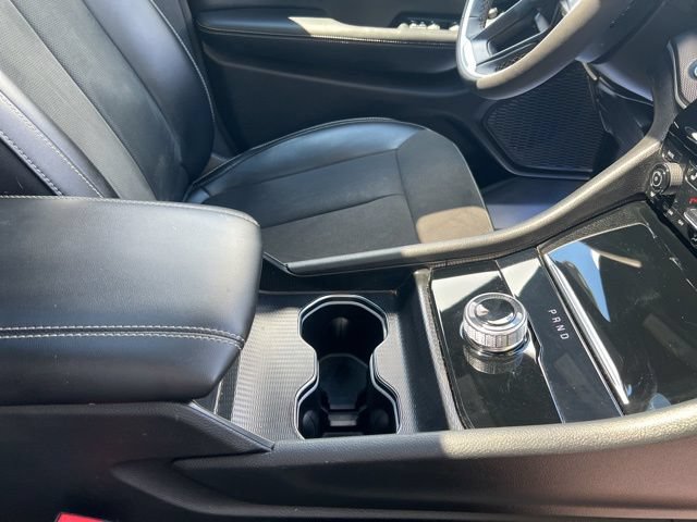 Used 2024 Jeep Grand Cherokee L Altitude AWD/4WD image 12