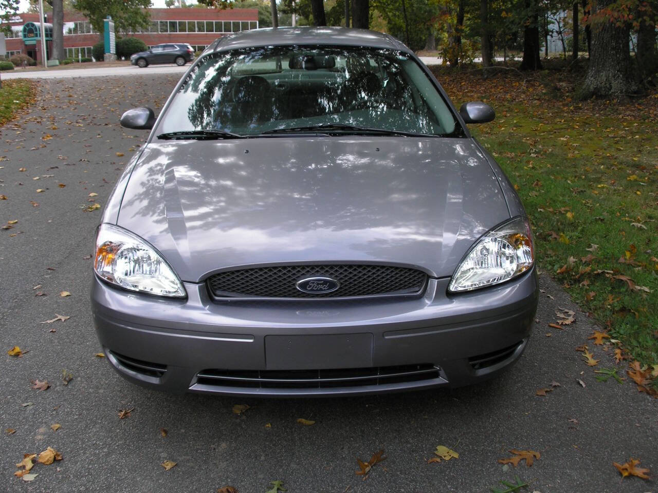 Used 2007 Ford Taurus SEL image 2