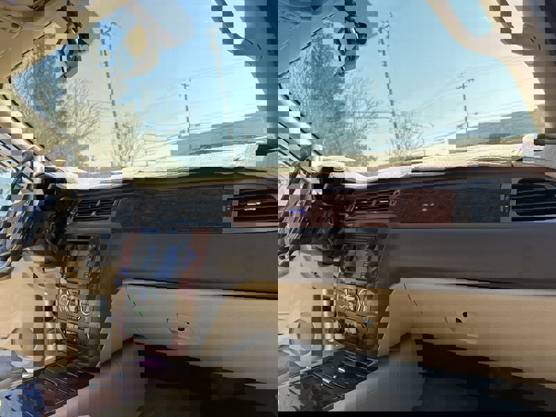 Used 2011 Chevrolet Avalanche LTZ image 31