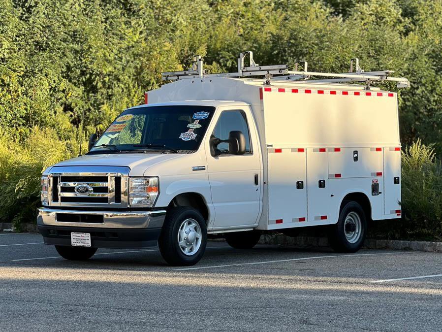 Used 2023 Ford E-350 and Econoline 350 Super Duty w/ Power Windows & Locks Group image 4