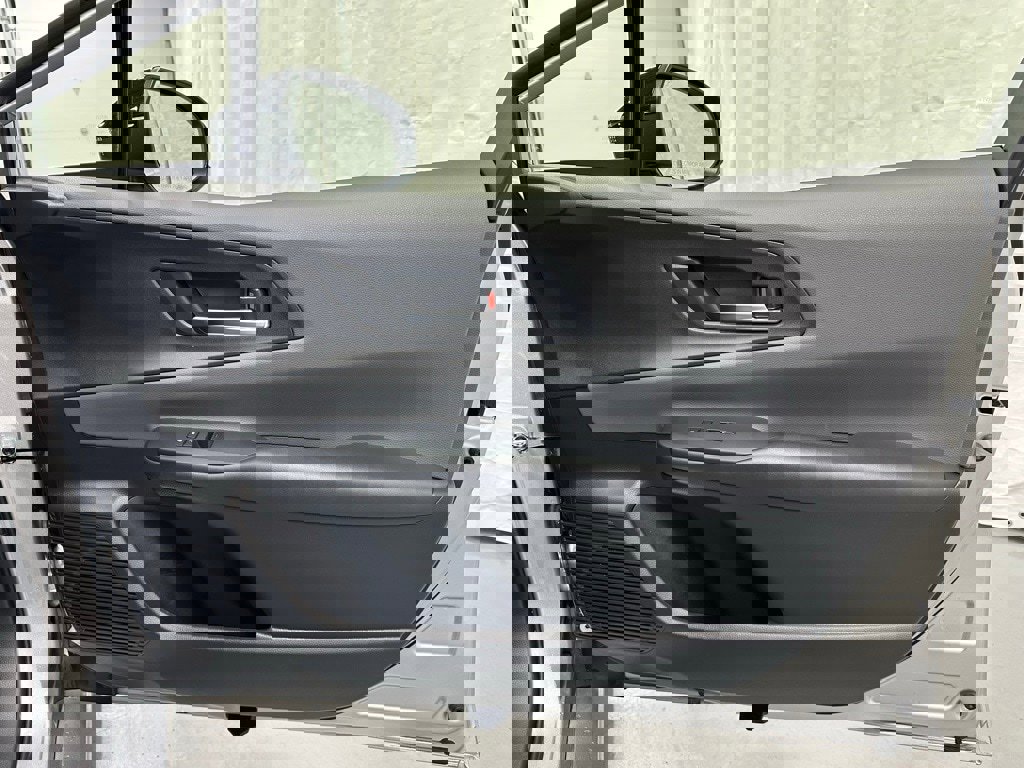 Used 2025 Toyota Prius XLE image 58