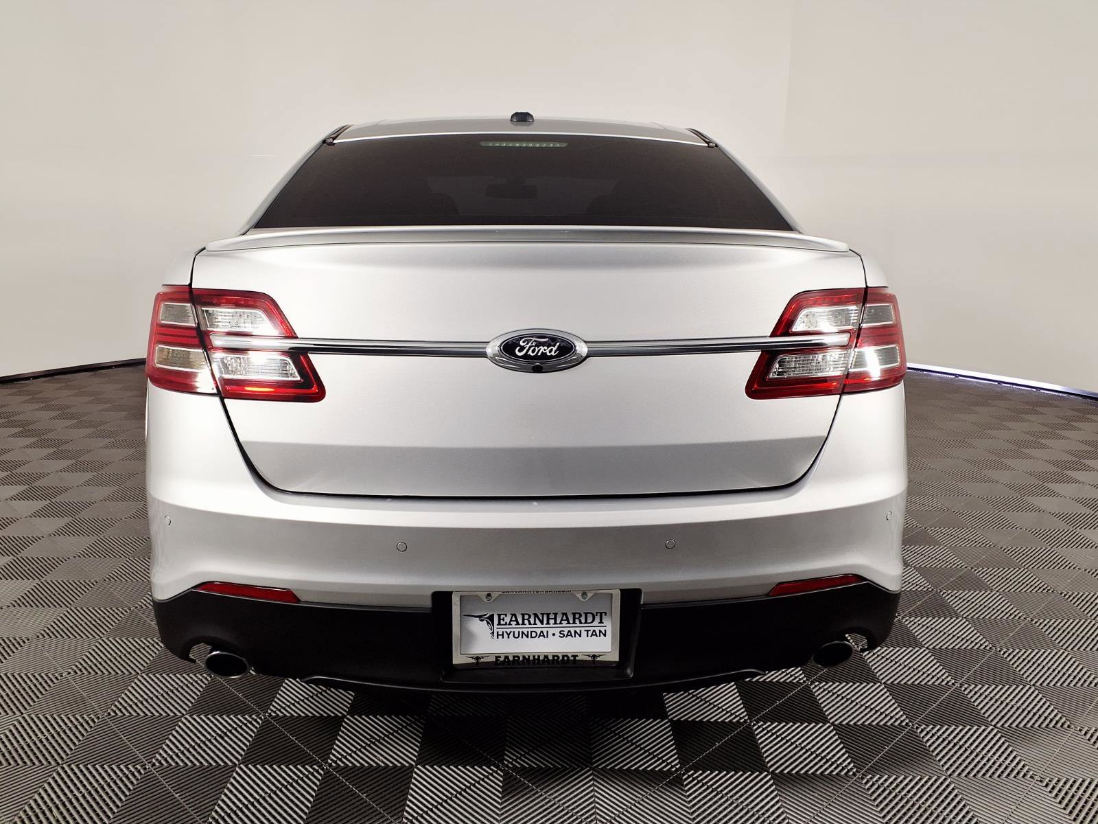 Used 2016 Ford Taurus SEL FWD image 5
