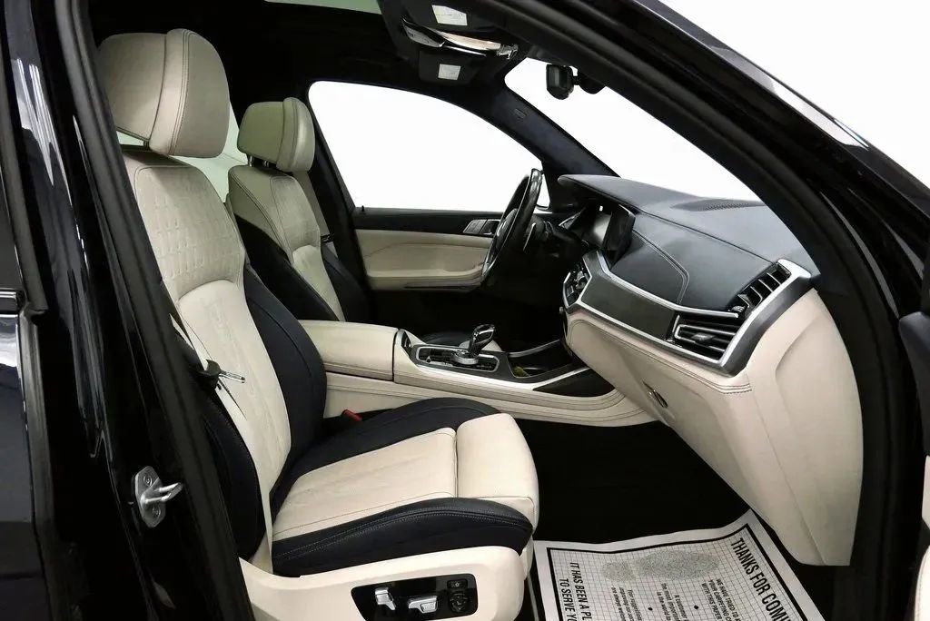 Used 2022 BMW X7 M50i image 17