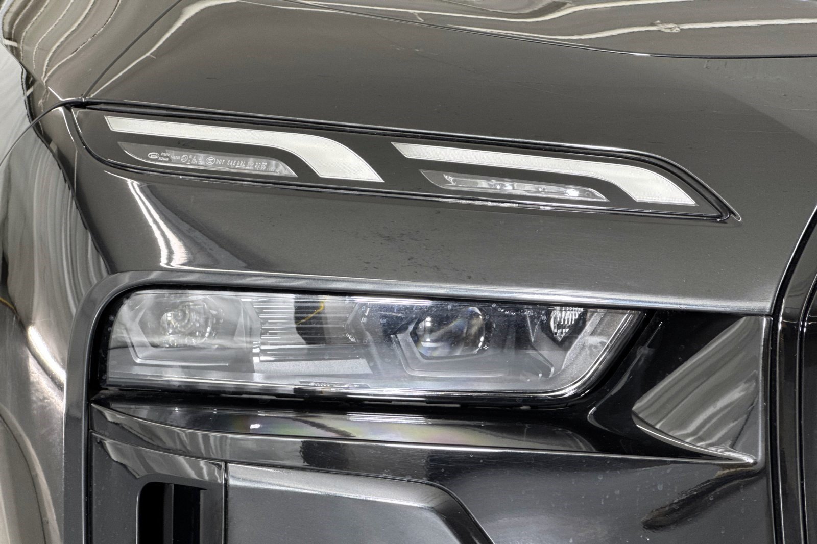 Used 2024 BMW 740i w/ M Sport Professional Package RWD image 12