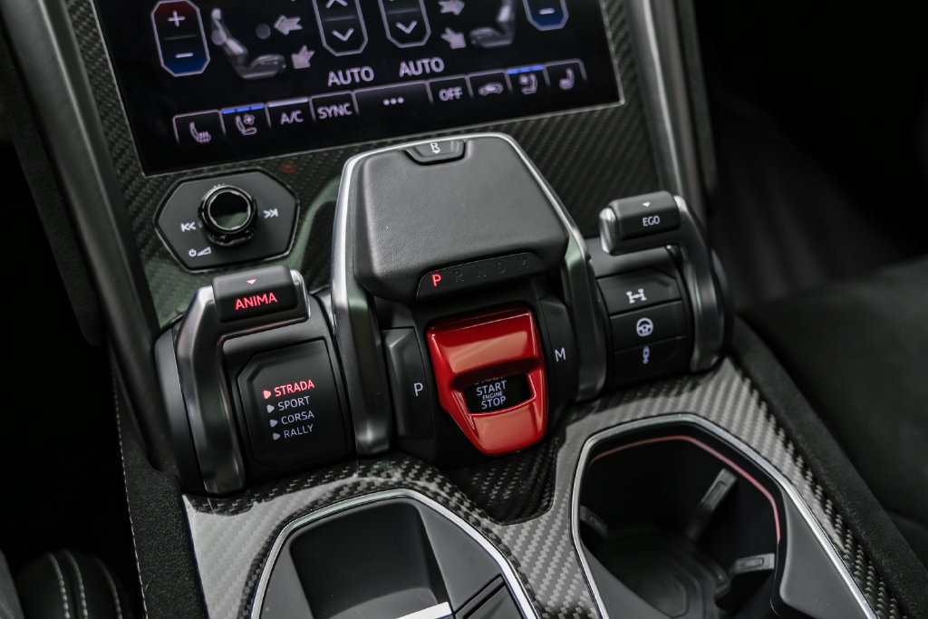 Used 2023 Lamborghini Urus Performante AWD/4WD image 25