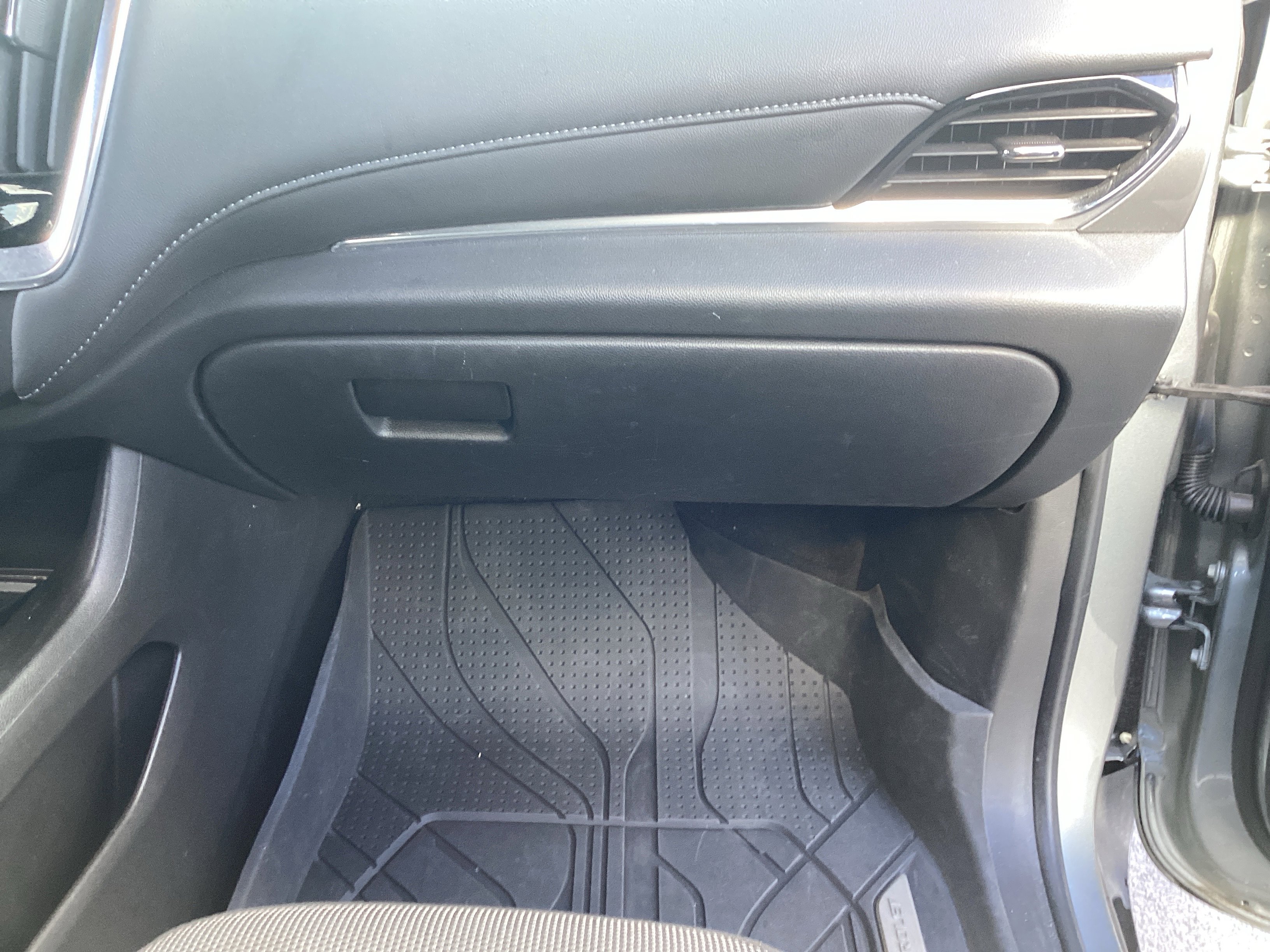 Used 2023 Chevrolet Traverse LT image 30