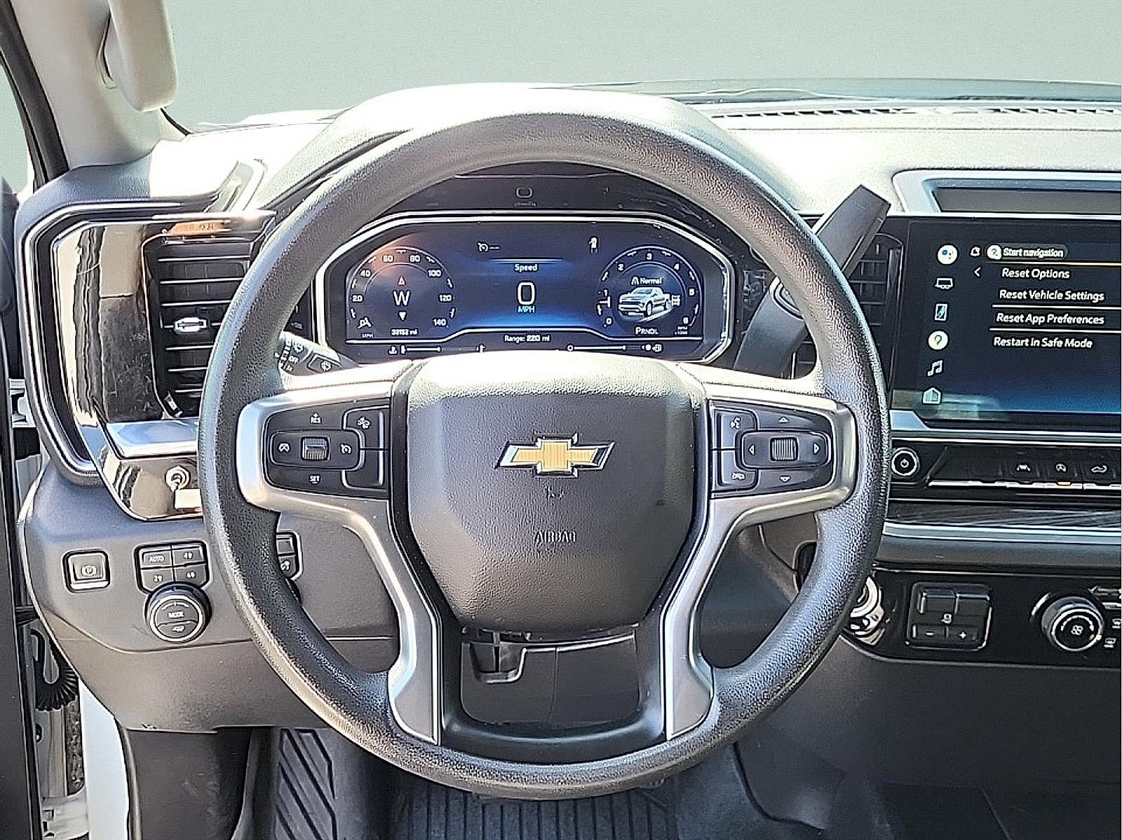 Used 2022 Chevrolet Silverado 1500 LT AWD/4WD image 15