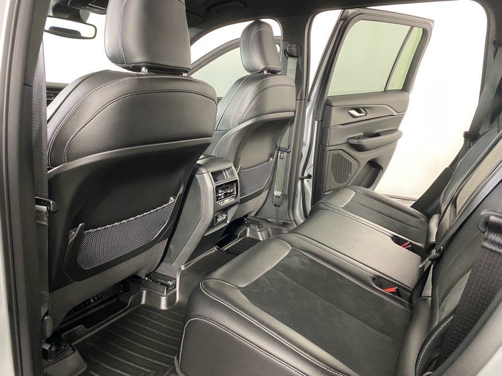 Used 2024 Jeep Grand Cherokee Altitude image 33