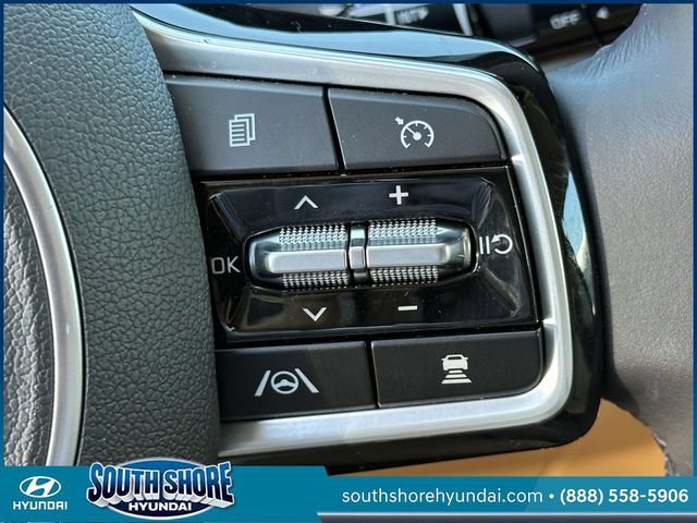 Used 2024 Kia Carnival EX FWD image 25