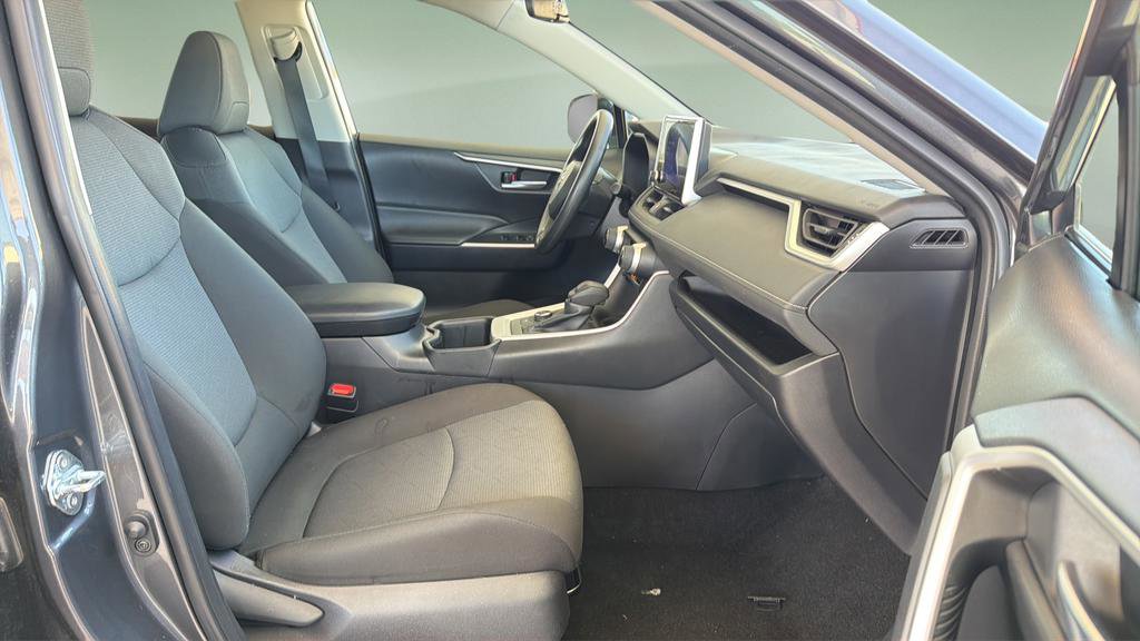 Used 2025 Toyota RAV4 XLE image 11